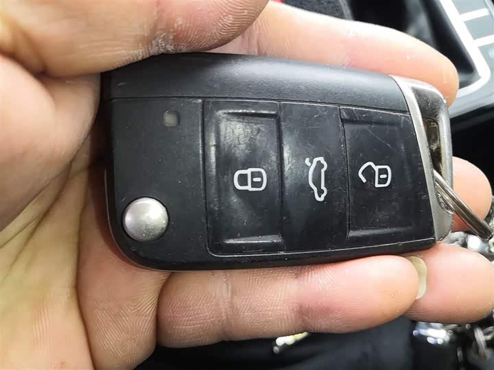 Фото 9 - Volkswagen Sagitar L