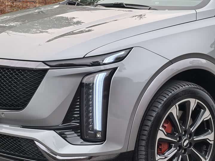 Фото 8 - Cadillac XT5