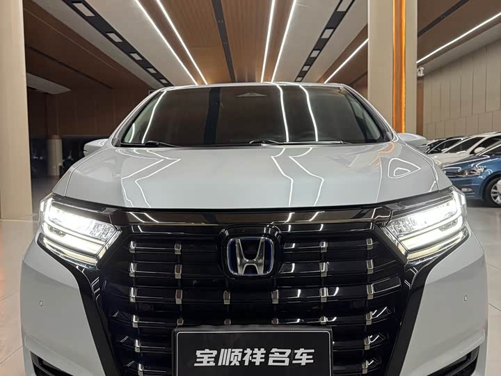 Фото 2 - Honda Elysion