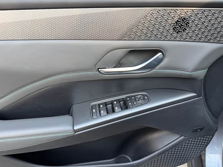 Фото 9 - BYD Qin Plus