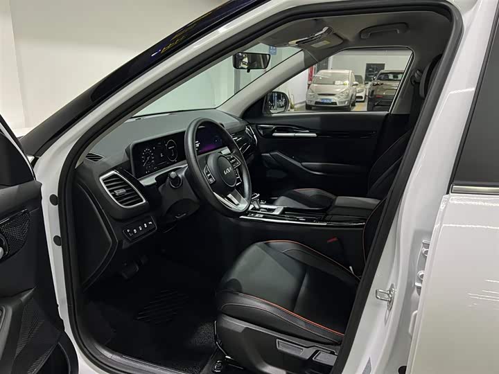 Фото 8 - Kia Seltos