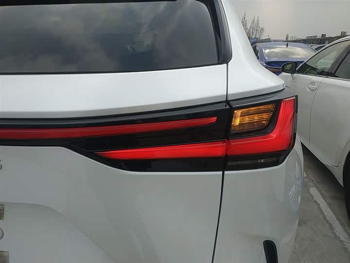 Фото 8 - Lexus NX