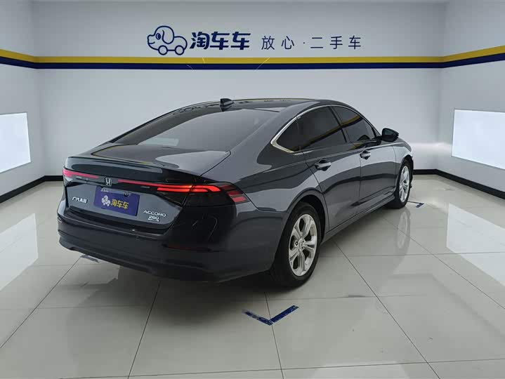 Фото 3 - Honda Accord