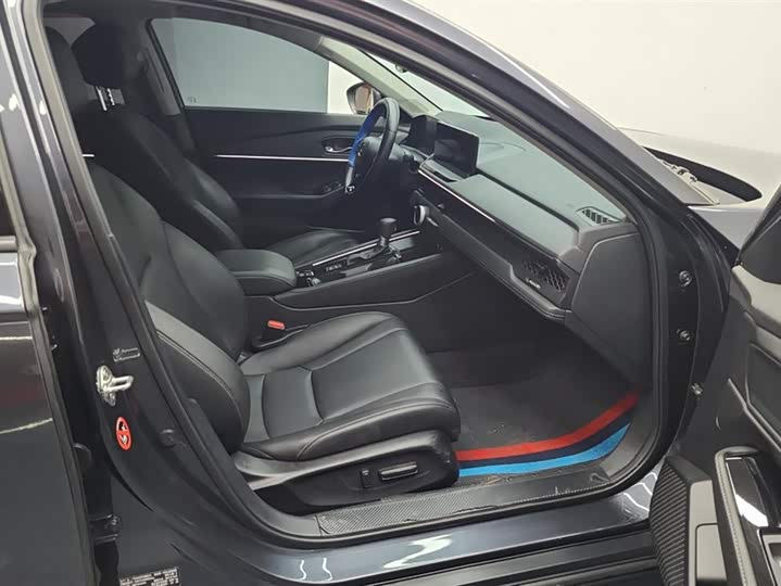 Фото 8 - Honda Accord