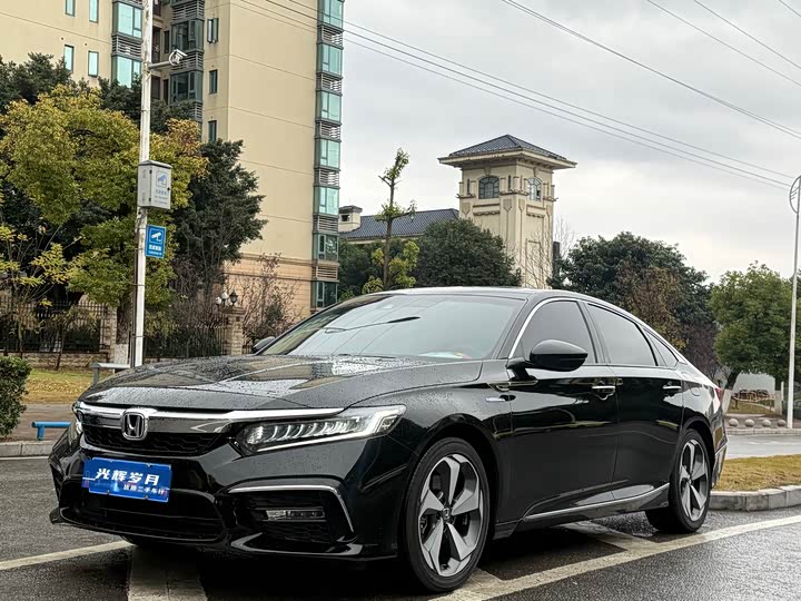 Фото 1 - Honda Inspire