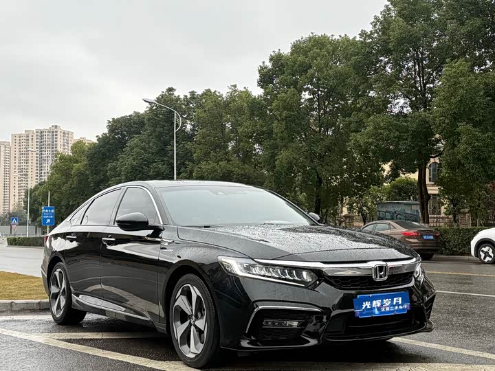 Фото 3 - Honda Inspire