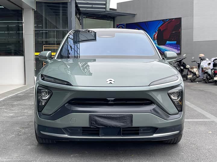 Фото 2 - Nio EC6