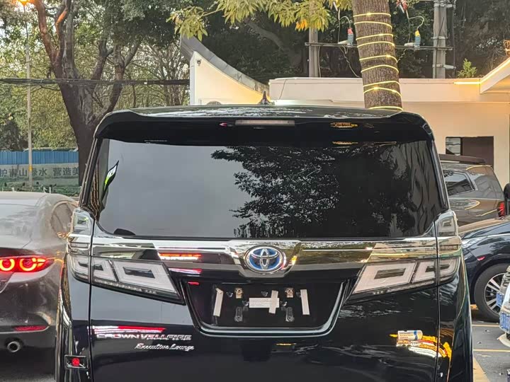 Фото 3 - Toyota Vellfire