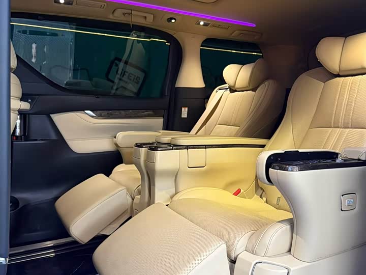 Фото 5 - Toyota Vellfire