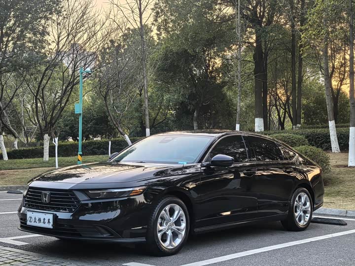 Фото 1 - Honda Accord