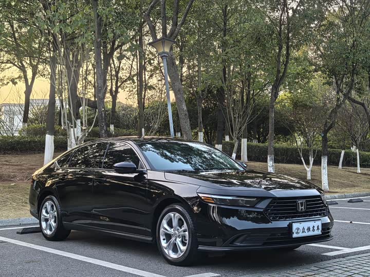 Фото 3 - Honda Accord