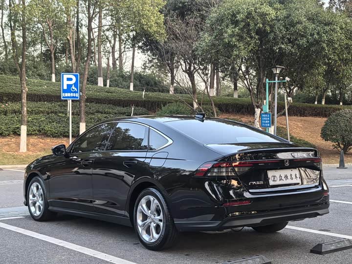 Фото 6 - Honda Accord