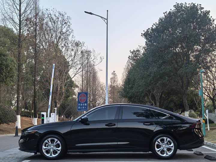 Фото 7 - Honda Accord