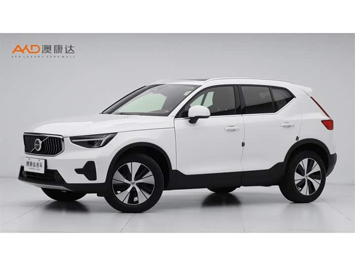Фото 1 - Volvo XC40
