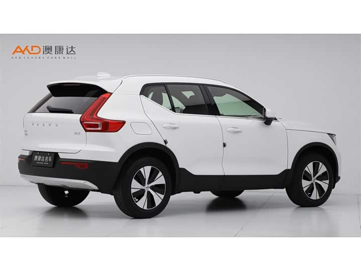 Фото 3 - Volvo XC40