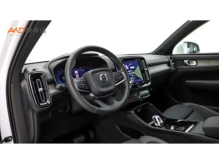 Фото 6 - Volvo XC40