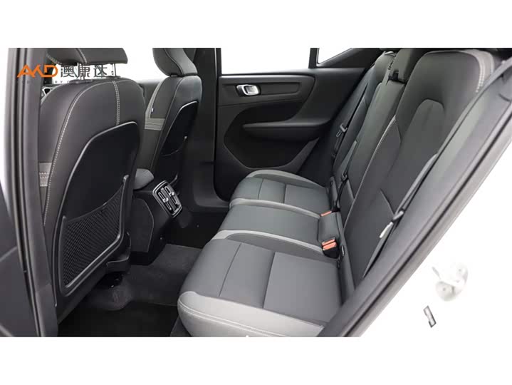 Фото 7 - Volvo XC40