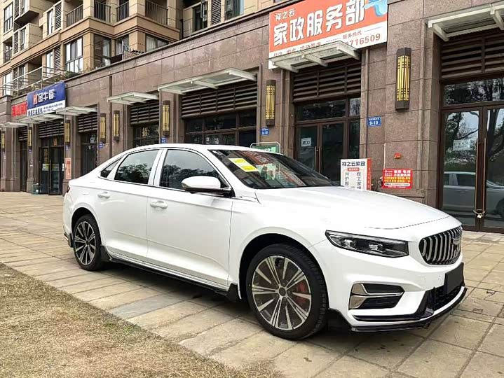 Фото 3 - Geely Preface