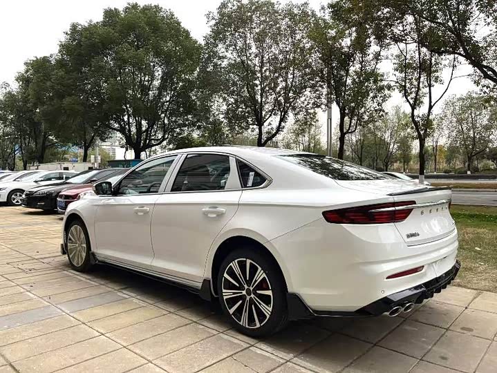 Фото 7 - Geely Preface