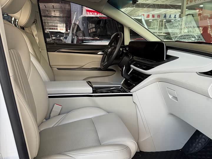 Фото 6 - Buick GL8 ES