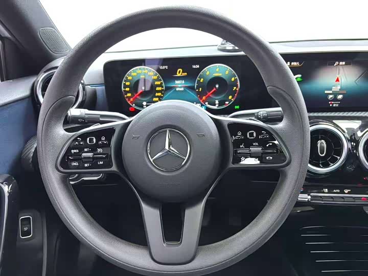 Фото 8 - Mercedes-Benz A-Class