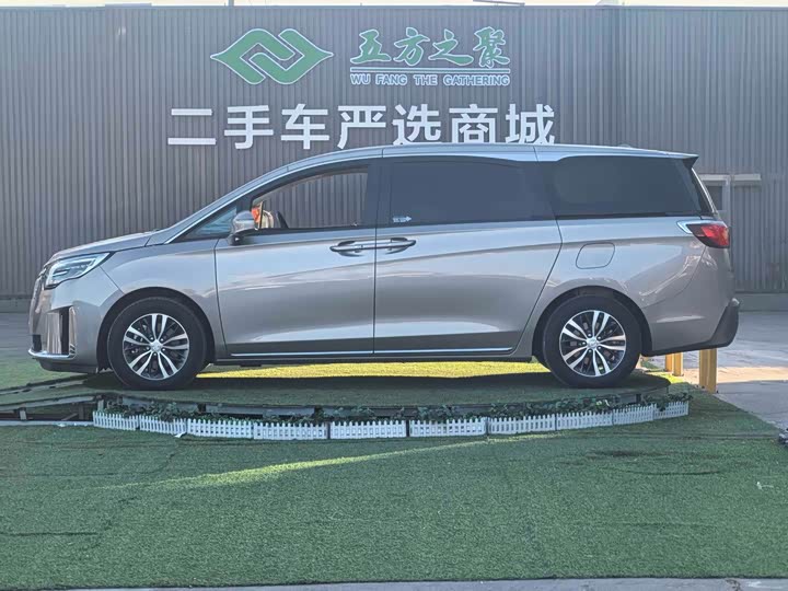 Фото 4 - Buick GL8 ES