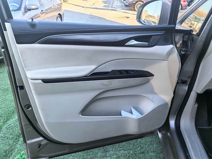 Фото 5 - Buick GL8 ES