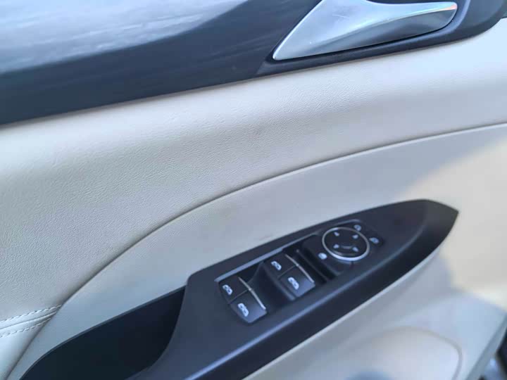 Фото 6 - Buick GL8 ES