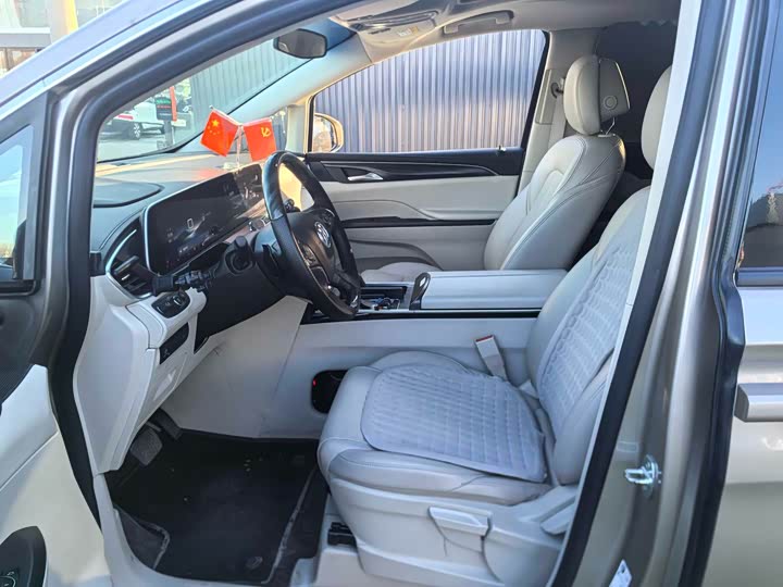 Фото 7 - Buick GL8 ES