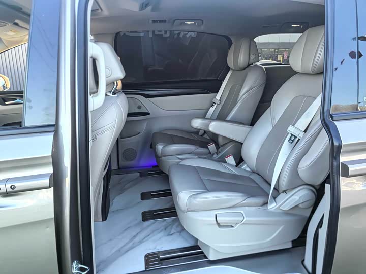 Фото 8 - Buick GL8 ES