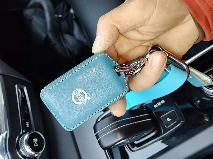 Фото 9 - Volvo XC60 Hybrid