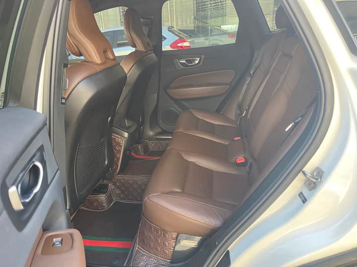 Фото 8 - Volvo XC60