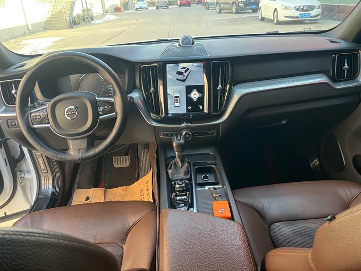 Фото 9 - Volvo XC60