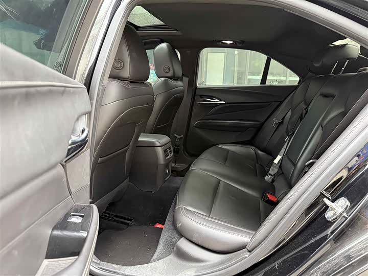 Фото 8 - Cadillac CT4