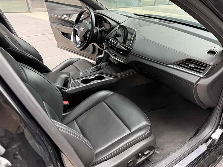 Фото 9 - Cadillac CT4