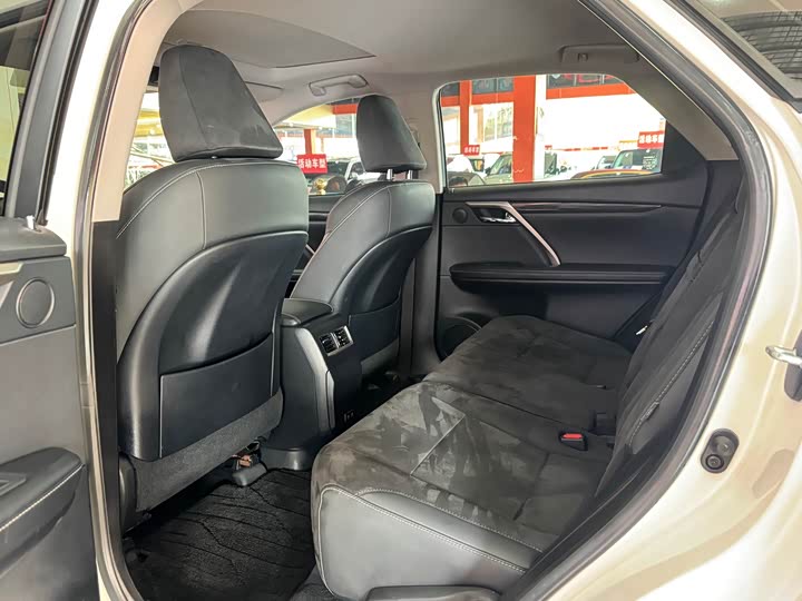 Фото 7 - Lexus RX