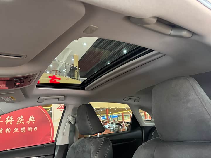 Фото 8 - Lexus RX