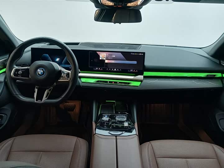 Фото 7 - BMW i5
