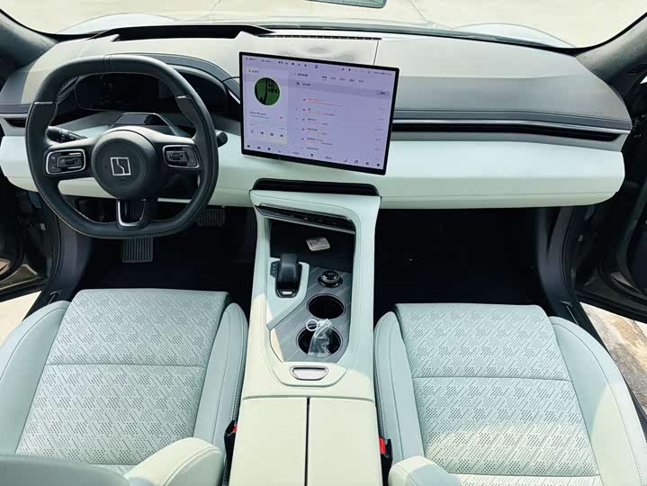 Фото 4 - Zeekr 001