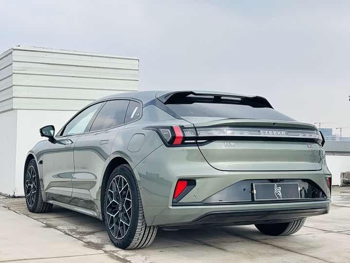 Фото 9 - Zeekr 001