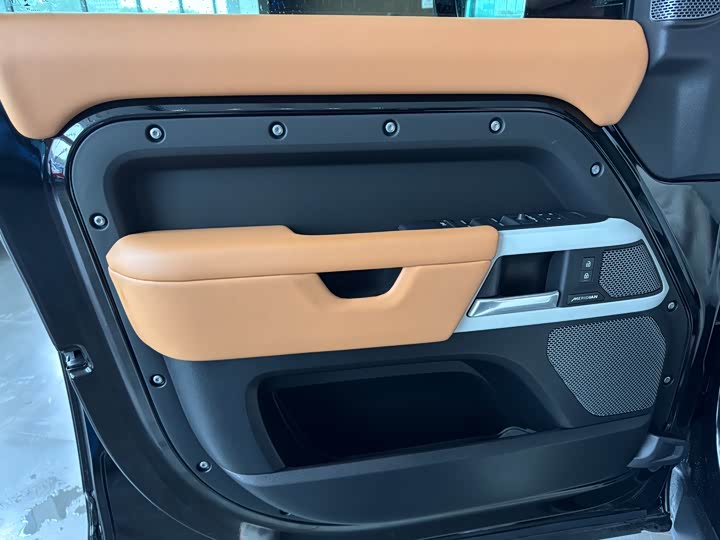 Фото 9 - Land Rover Defender