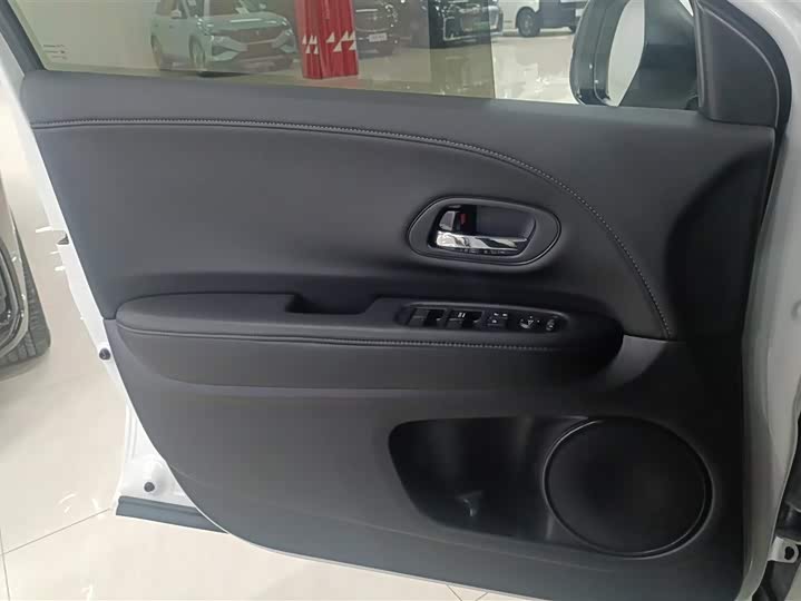 Фото 7 - Honda Vezel