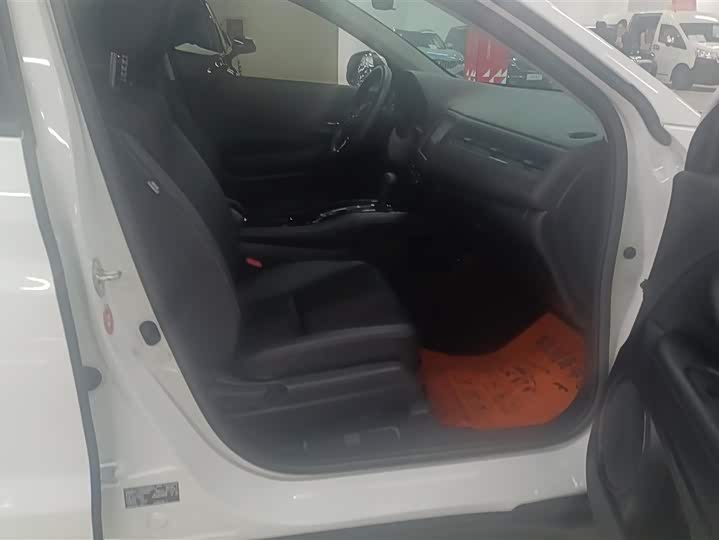 Фото 8 - Honda Vezel