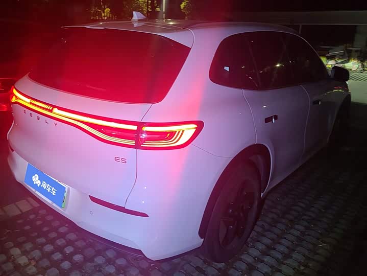 Фото 3 - Geely Galaxy E5