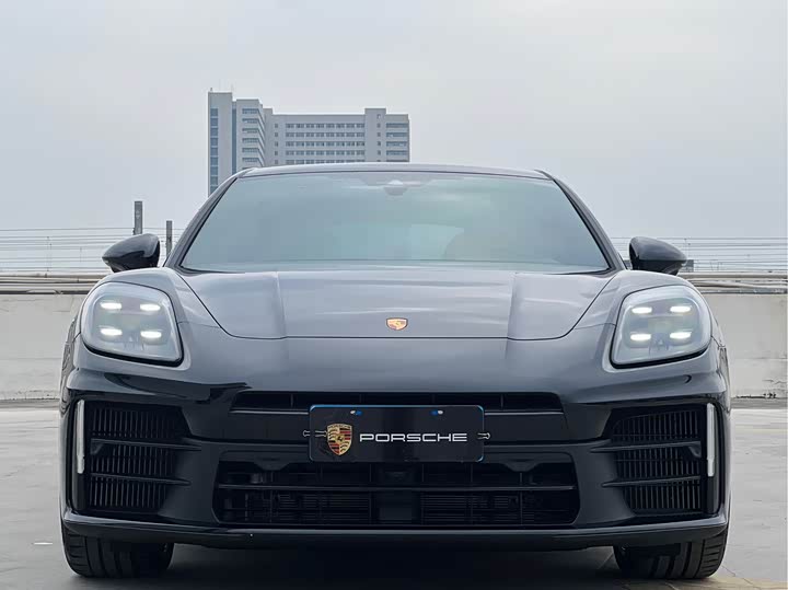 Фото 2 - Porsche Panamera