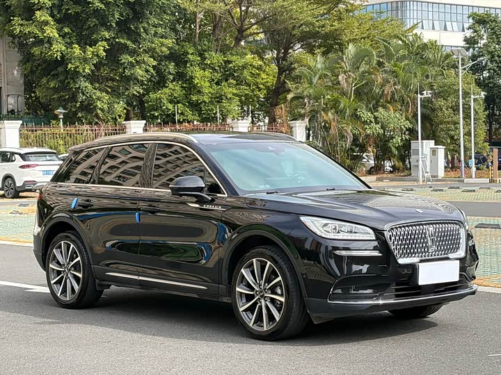 Фото 3 - Lincoln Corsair