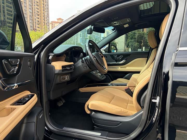 Фото 4 - Lincoln Corsair