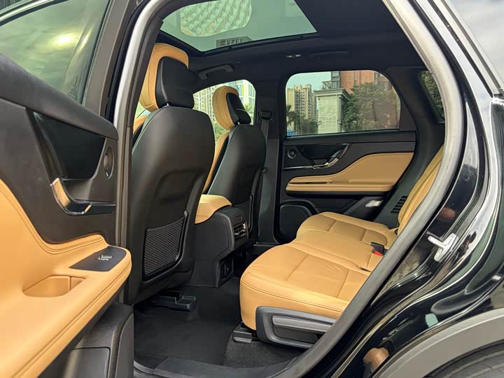 Фото 6 - Lincoln Corsair