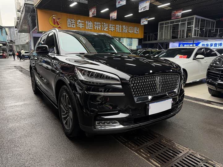 Фото 3 - Lincoln Aviator
