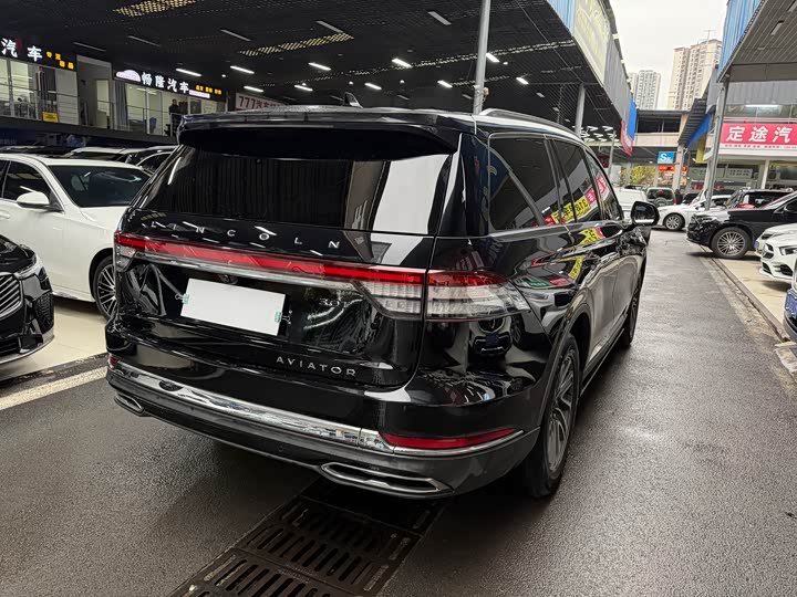 Фото 6 - Lincoln Aviator